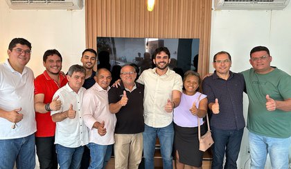 ereadores eleitos para o pleito 25/28. Ao lado de Dr Marcus Vinicius (Foto: Instagram)