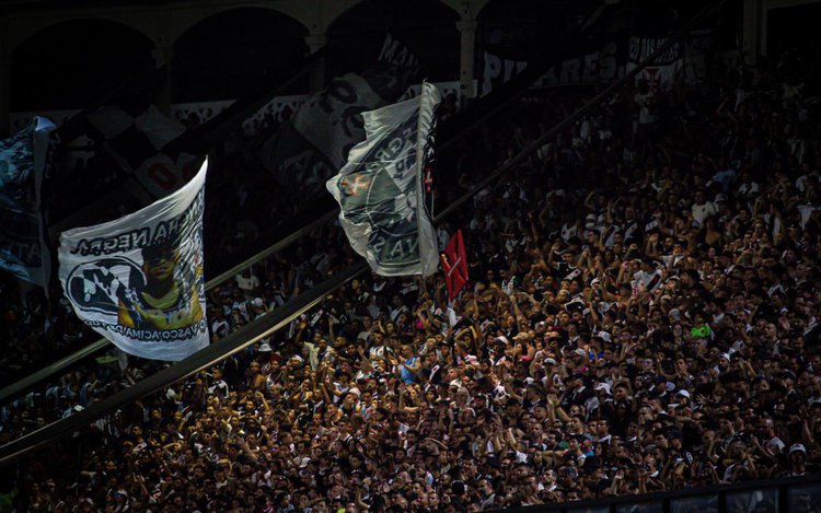 Festa da torcida do Vasco nas arquibancadas de Sao Januario