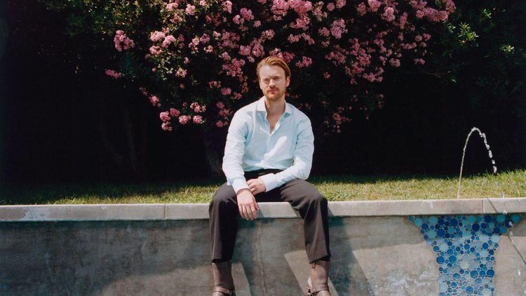 Finneas lançou, nesta sexta-feira (4), o álbum “For Cryin’ Out Loud!”