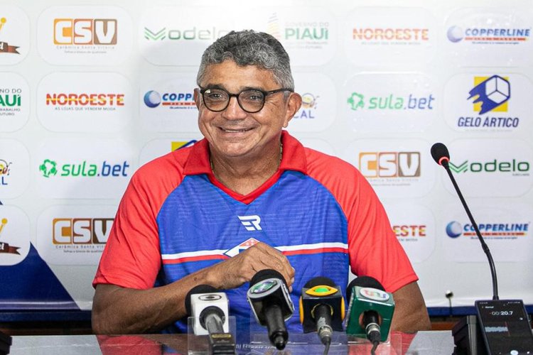 Flávio Araújo, técnico do Piauí