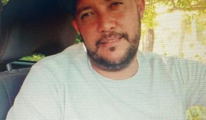 Homem de 42 anos é morto com mais de 10 tiros dentro de loja de roupas no Sul do Piauí (Foto: Reprodução) Homem de 42 anos é morto com mais de 10 tiros dentro de loja de roupas no Sul do Piauí (Foto: Reprodução)