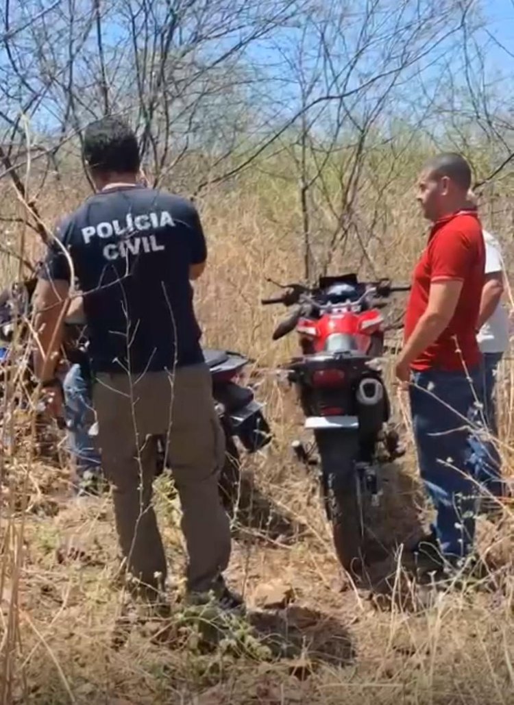 Homem é preso e adolescente é apreendido