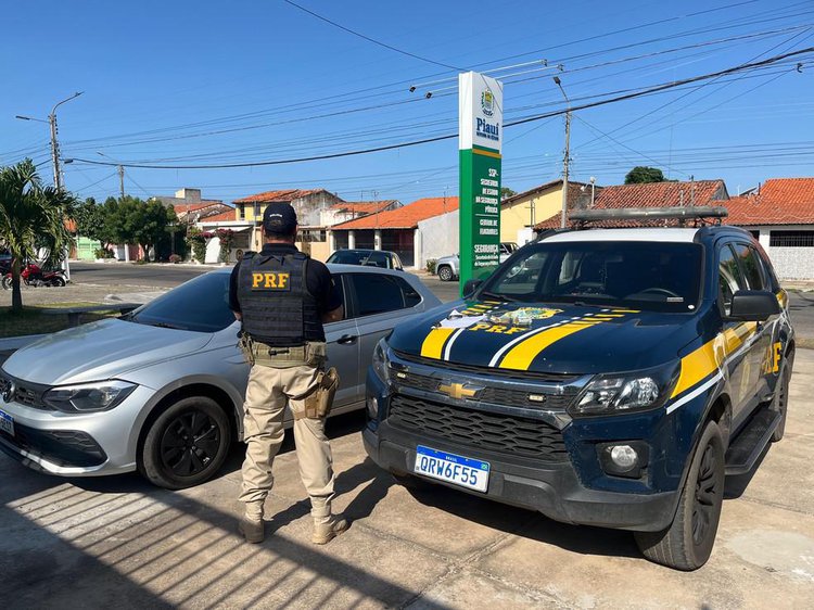 Homem é preso pela PRF com carro furtado