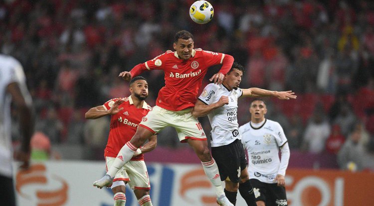 Inter e Corinthians se enfrentam pelo Brasileirão