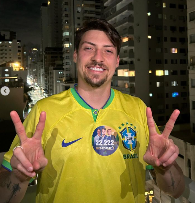 Jair Renan comemora vitória e promete continuar honrando princípios seguidos pelo pai.