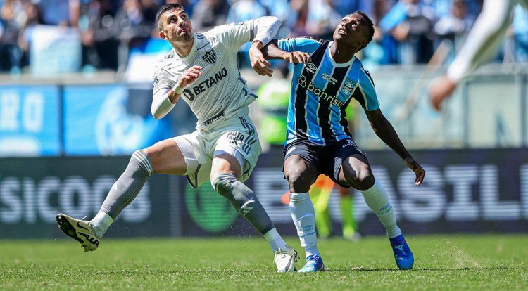 Lance de Gremio 2 x 3 Atletico-MG pela 25a rodada do Brasileirao