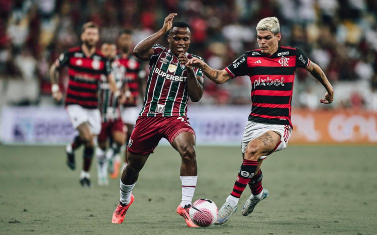 Lance do jogo entre Flamengo e Fluminense