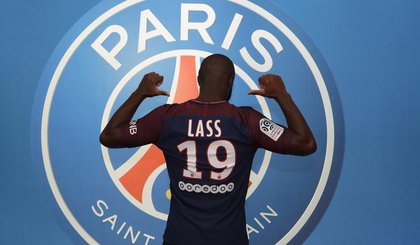 Lass Diarra ganha a camisa 19 no PSG (Foto: Reproducao / Twitter) Lass Diarra ganha a camisa 19 no PSG (Foto: Reproducao / Twitter)