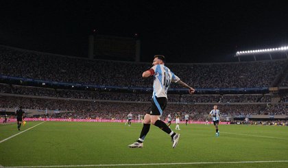 Lionel Messi marcou o primeiro gol da goleada Argentina (Foto: Reprodução/X/@CONMEBOL) Lionel Messi marcou o primeiro gol da goleada Argentina (Foto: Reprodução/X/@CONMEBOL)