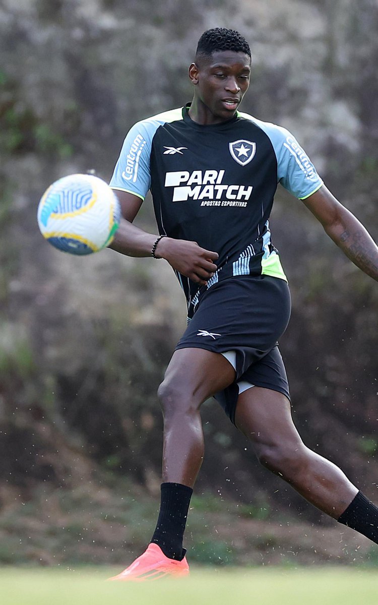 Luiz Henrique em treino do Botafogo