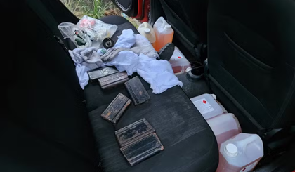 Material explosivo estava dentro de dois carros. (Foto: Divulgação) Material explosivo estava dentro de dois carros. (Foto: Divulgação)
