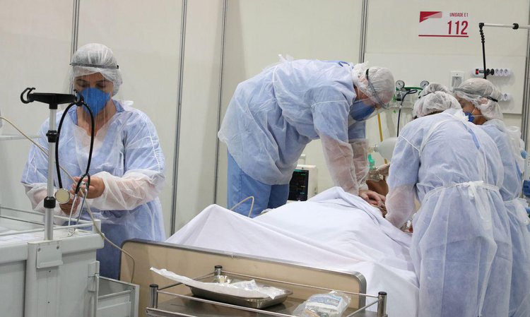 Medicos fazem treinamento no hospital de campanha para tratamento de covid-19 do Complexo Esportivo do Ibirapuera.
