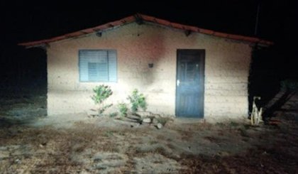 Meninas de 12 e 13 anos são resgatadas de residência após mais de 24 horas desaparecidas no Sul do PI (Foto: Divulgação / PMPI) Meninas de 12 e 13 anos são resgatadas de residência após mais de 24 horas desaparecidas no Sul do PI (Foto: Divulgação / PMPI)