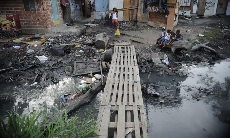 Moradores do Complexo da Mare vivem expectativa de mudancas sociais
