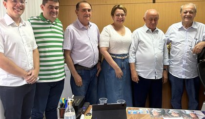 No escritório do PSD, com o vereador eleito José Neto, diretor do SEBRAE -Pi Júlio Filho, prefeito reeleito de Floriano Prof Antônio Reis, Senadora Jussara Lima, Dep Fed Júlio César e prefeito eleito de Teresina Silvio Mendes. (Foto: Instagram) No escritório do PSD, com o vereador eleito José Neto, diretor do SEBRAE -Pi Júlio Filho, prefeito reeleito de Floriano Prof Antônio Reis, Senadora Jussara Lima, Dep Fed Júlio César e prefeito eleito de Teresina Silvio Mendes. (Foto: Instagram)