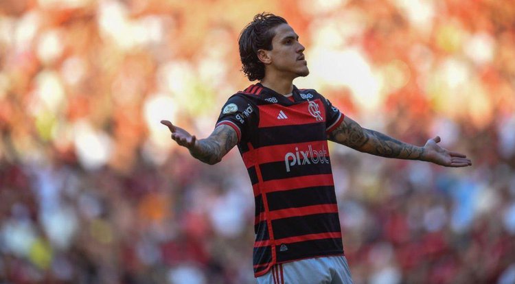 Pedro foi o autor do primeiro gol do Flamengo no Maracanã