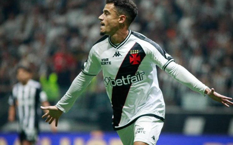 Philippe Coutinho comemorando seu gol na derrota do Vasco para o Atlético-MG