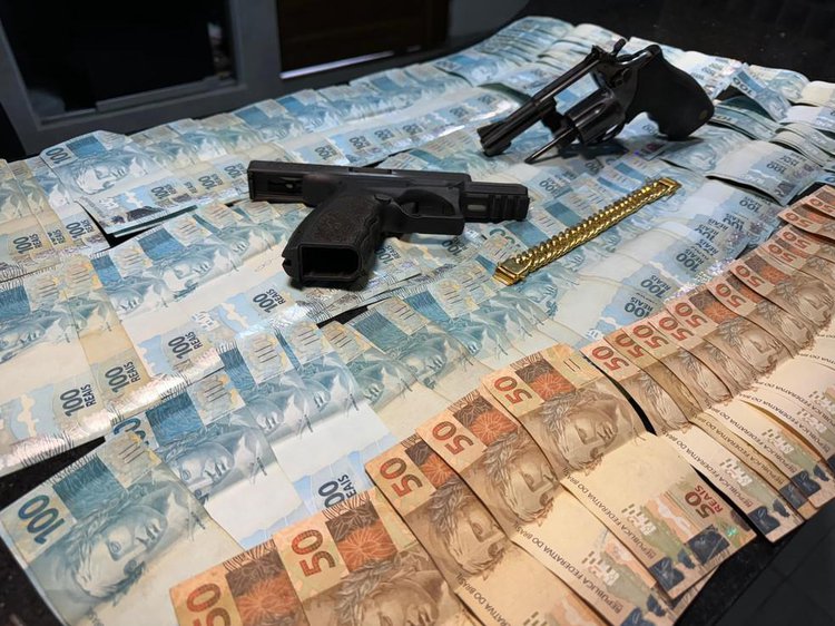 Policia apreende municoes, dinheiro e armas em operacao no Sul do estado