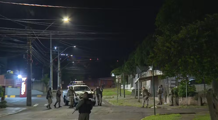 Polícia fez cerco contra homem que matou três pessoas e feriu outras 9 em Novo Hamburgo.