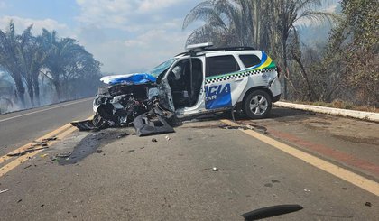 Policial Militar morre em colisao de viatura com caminhao e moto (Foto: Pedro Lima/g1 Piaui) Policial Militar morre em colisao de viatura com caminhao e moto (Foto: Pedro Lima/g1 Piaui)