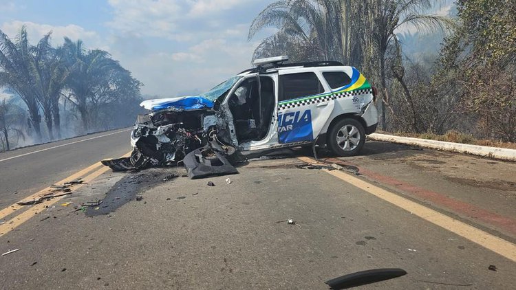 Policial Militar morre em colisao de viatura com caminhao e moto