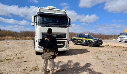 PRF e PM resgatam dois homens vítimas de sequestro no Piauí. (Foto: Divulgação/PRF)