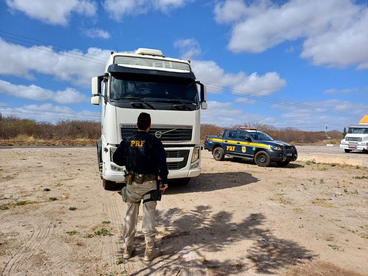PRF e PM resgatam dois homens vítimas de sequestro no Piauí.