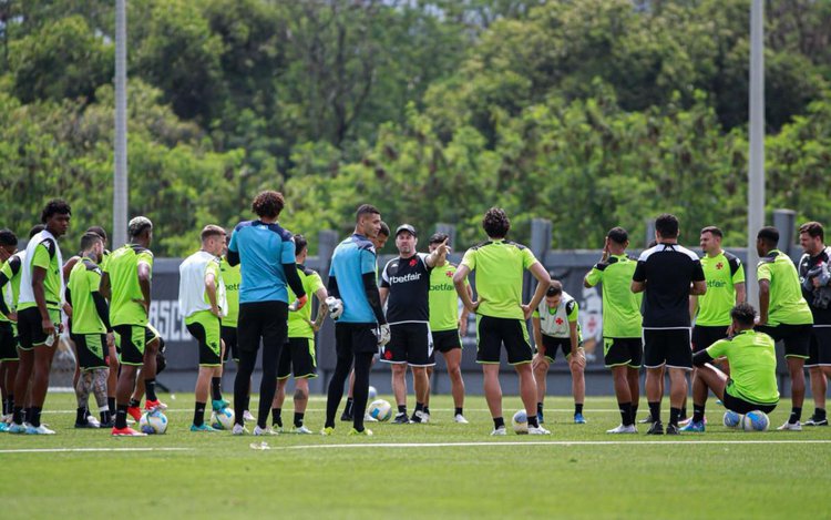 Rafael Paiva comanda treina do Vasco