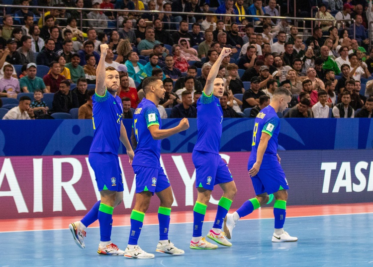 Seleção de Futsal vence Ucrânia e é finalista da Copa do Mundo