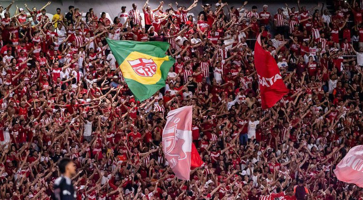 Torcida do CRB no estádio Rei Pelé