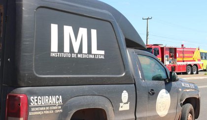 Viatura do IML em Teresina, Piauí (Foto: Andrê Nascimento/g1)