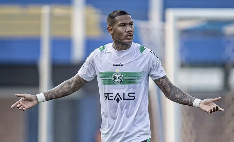 Zé Gabriel, do Coritiba, passou mal após partida contra o América-MG.