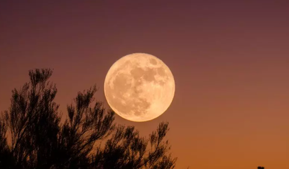 A superlua acontece quando a Lua cheia ocorre durante o momento em que a Lua está mais próxima da Terra em sua órbita elíptica. (Foto: Unsplash/Divulgação/ND) A superlua acontece quando a Lua cheia ocorre durante o momento em que a Lua está mais próxima da Terra em sua órbita elíptica. (Foto: Unsplash/Divulgação/ND)