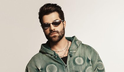 Alok durante o clipe de "Looking For Love" (Foto: Divulgação / Bravin)