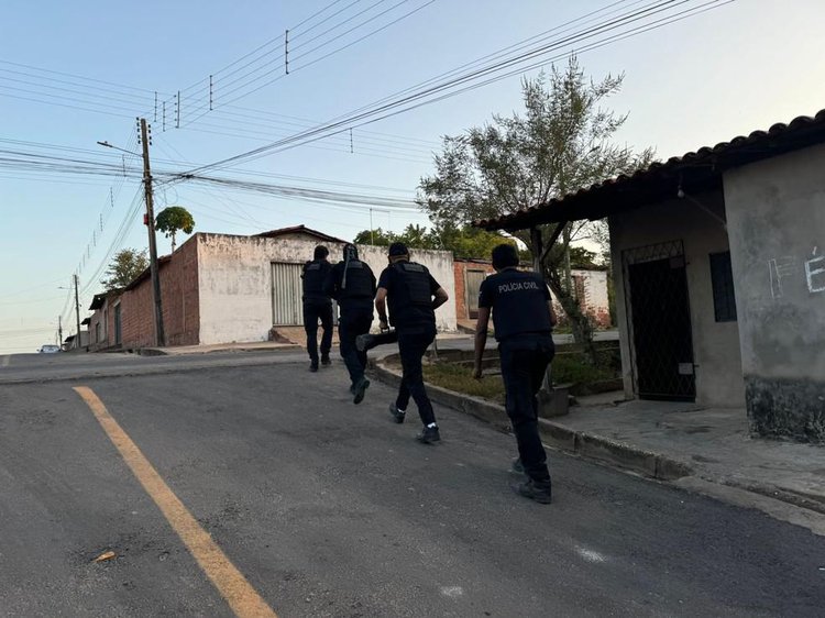 Alvo de operação contra tráfico de drogas é morto em confronto com policiais