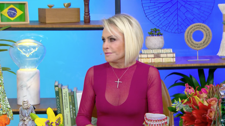 Ana Maria Braga elege look transparente para apresentar o ‘Mais Você'