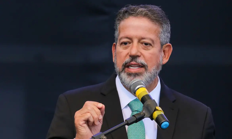 Arthur Lira critica indiciamento de deputados e fala sobre liberdade parlamentar.