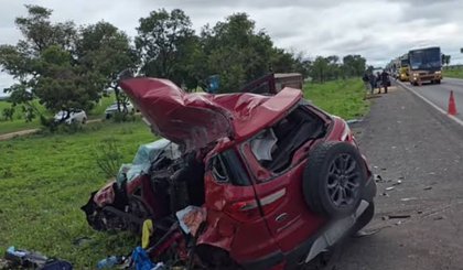 Casal morre e criança fica ferida na BR-242 no Oeste da Bahia (Foto: Reprodução/Redes Sociais)
