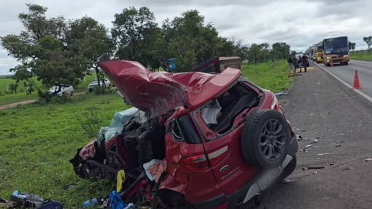 Casal morre e criança fica ferida na BR-242 no Oeste da Bahia