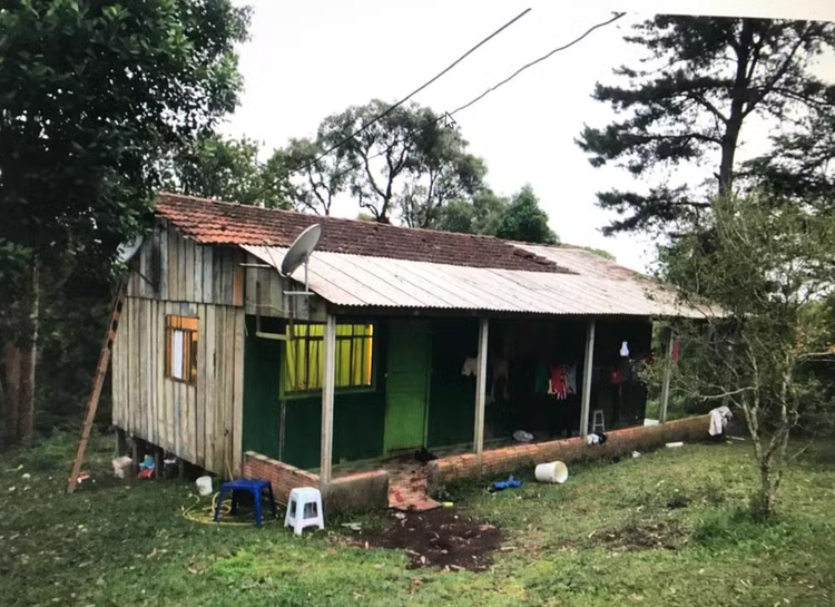 Crime aconteceu dentro da residência onde a vítima morava com os filhos.