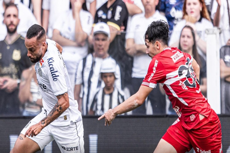 Derrota para o CRB ofusca festa do título da Série B e gera vaias na Vila Belmiro