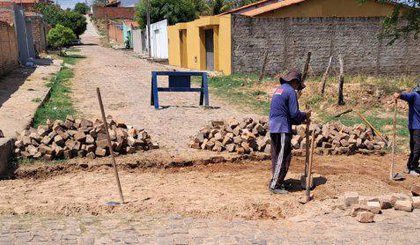 Dez bairros de Floriano são contemplados com obras de tapa-buracos (Foto: Divulgação / Prefeitura Municipal de Floriano)