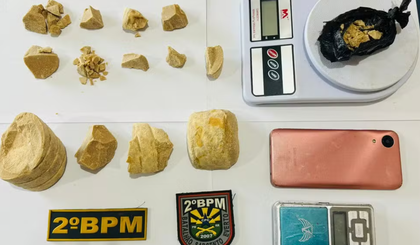 Drogas foram apreendidas com adolescente após abordagem. (Foto: Reprodução/PMRR)