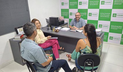 Educação e UFPI firmam parceria para formação étnico-racial (Foto: Divulgação / Prefeitura Municipal de Floriano) Educação e UFPI firmam parceria para formação étnico-racial (Foto: Divulgação / Prefeitura Municipal de Floriano)