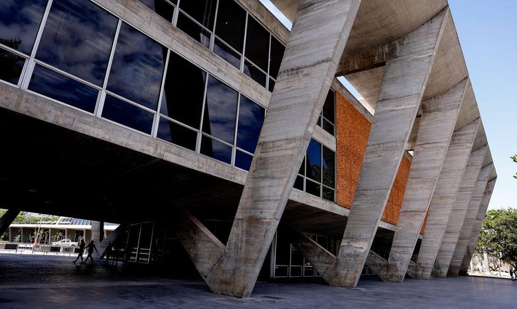 Fachada e entorno do Museu de Arte Moderna (MAM Rio)