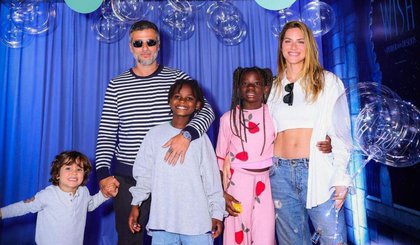 Giovanna Ewbank, Bruno Gagliasso e os filhos: Titi, de 11 anos, Bless, de 9, e Zyan de 4 (Foto: CNN Brasil) Giovanna Ewbank, Bruno Gagliasso e os filhos: Titi, de 11 anos, Bless, de 9, e Zyan de 4 (Foto: CNN Brasil)