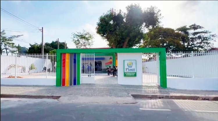 Governador e Secretário inauguram reforma da sede da 21ª GRE em Teresina