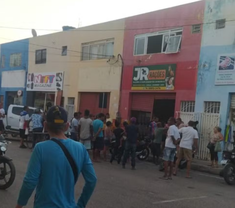 Homicídios aconteceram em residência que também funcionava como bar.