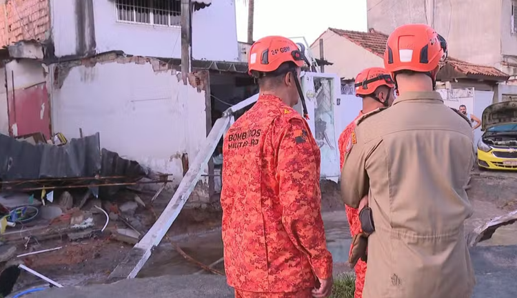 Idosa dormia quando casa foi atingida pela enxurrada.