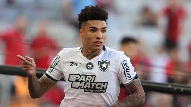 Igor Jesus é um dos atletas que somam dois cartões amarelos